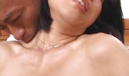 دارسی به عكس سكسى شهوانى تایلر برهنه می کند