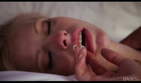 یک سبزه زیبا در یک تاکسی عکس سکسی شهوانی جدید