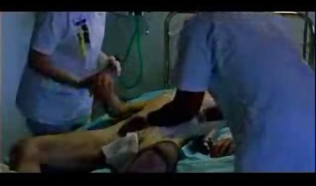 دوستان همزمان کودک را بغل کردند تصاویر شهوانی