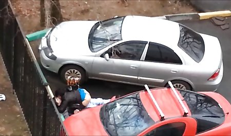 یک بلوند باریک بدن الاستیک او را از بین عکس های سکسی شهوانی جدید می برد