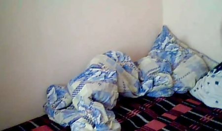 شخص تصاویر متحرک سکسی شهوانی یک بلوند در یک پناهگاه است